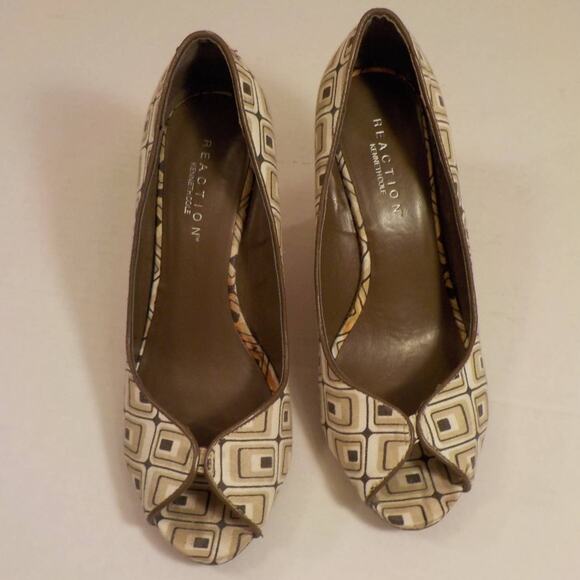 Kenneth Cole Reaction Brown Wedge Pumps Women Size 6M Peep Toe Squares Patterns - Picture 4 of 13